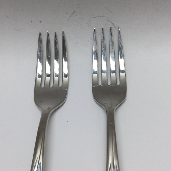 2 piece International Silver Random Rose Stainless Luxury Dinner Forks 6 7/8" - Picture 3 of 7